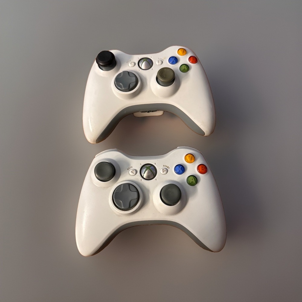 Microsoft Xbox 360 Lot of 2 Wireless Controllers White  OEM